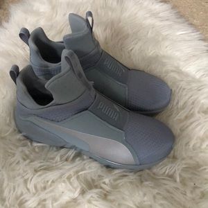 NWOT Puma shoes in gray never worn